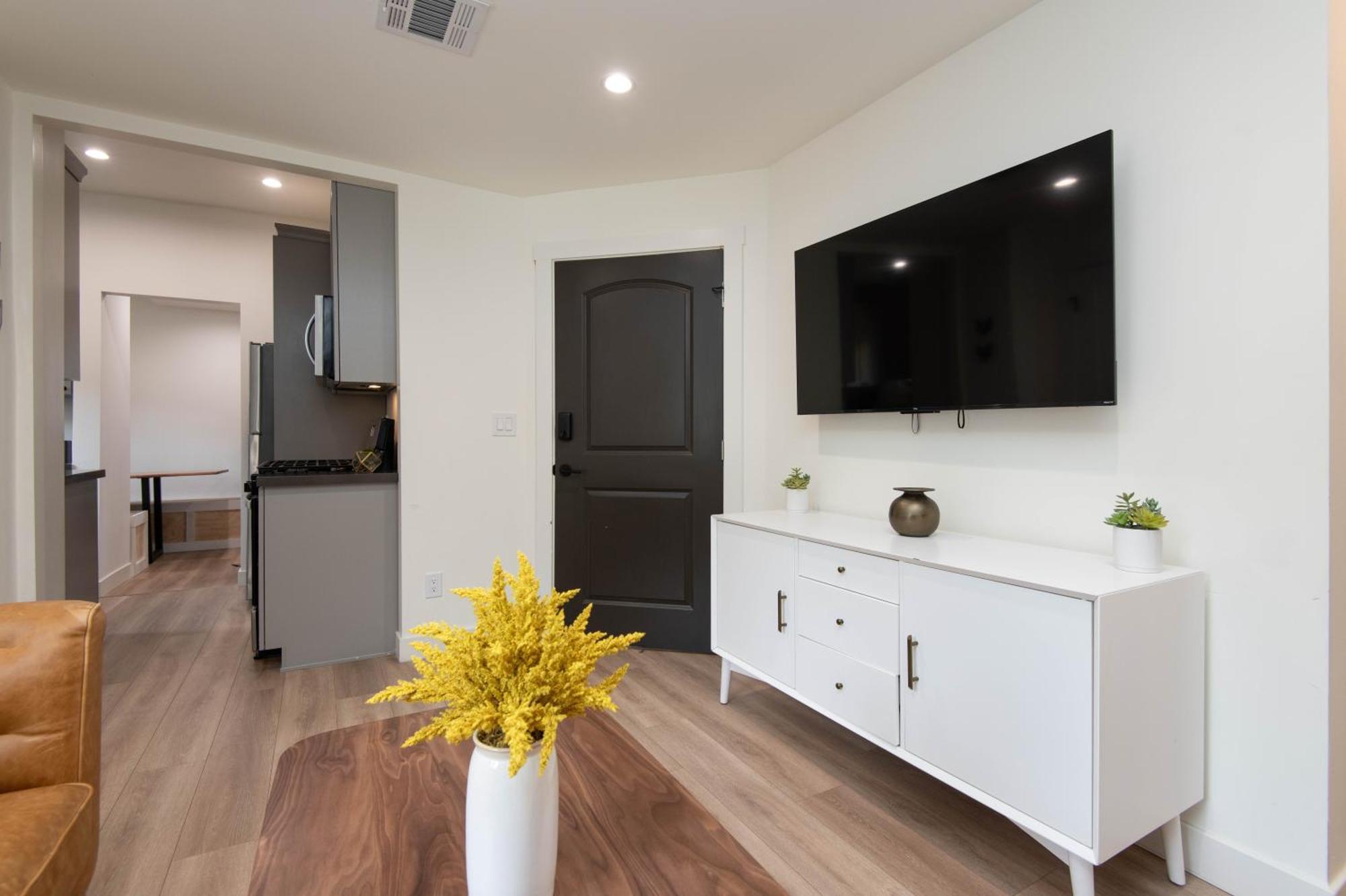 Fun 5 Bedroom House Near Dtla Holiday home Los Angeles